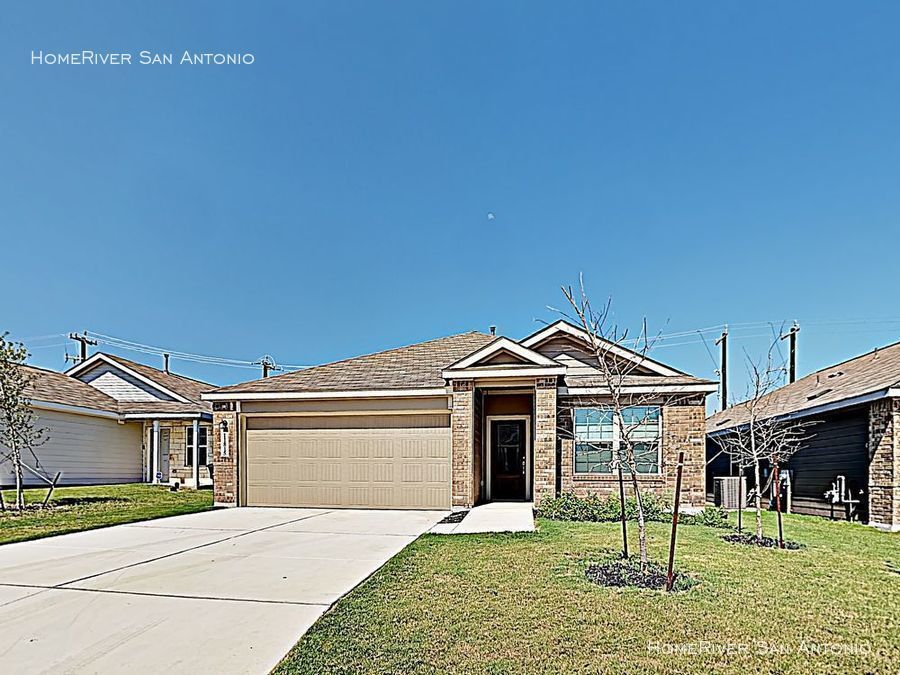 Primary Photo - Gorgeous home in golf course community.