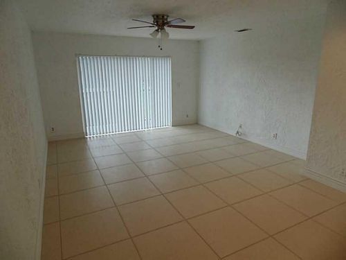 Foto del edificio - 9182 NW 40th St