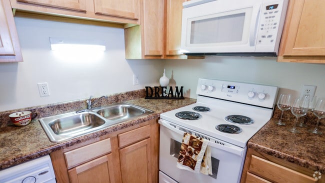 Interior Photo - Newport Lake Apartments