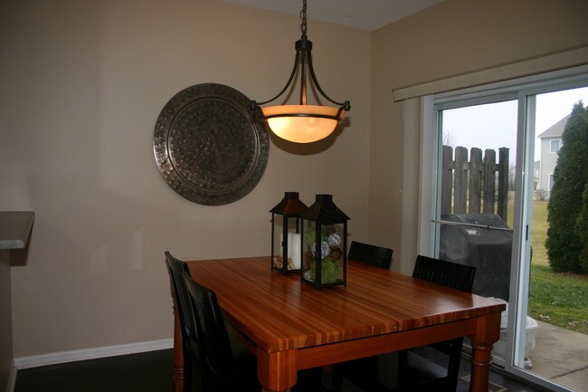 Building Photo - 87 E Haines Dr