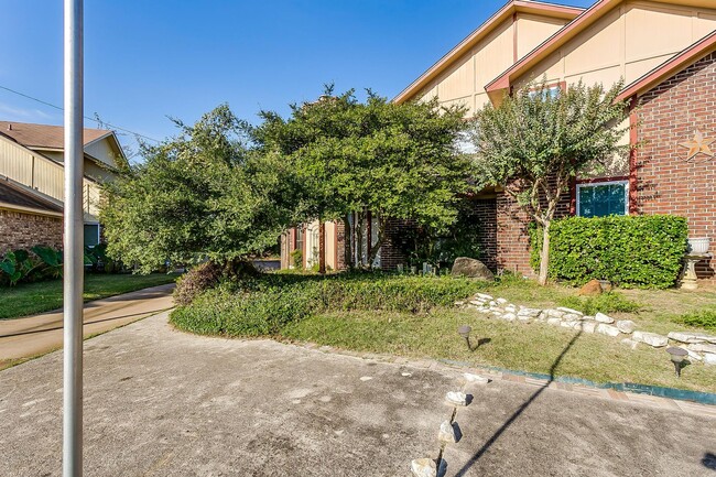 Foto del edificio - Great 2 Bed 2 Bath Townhouse in S Arlington- 76017