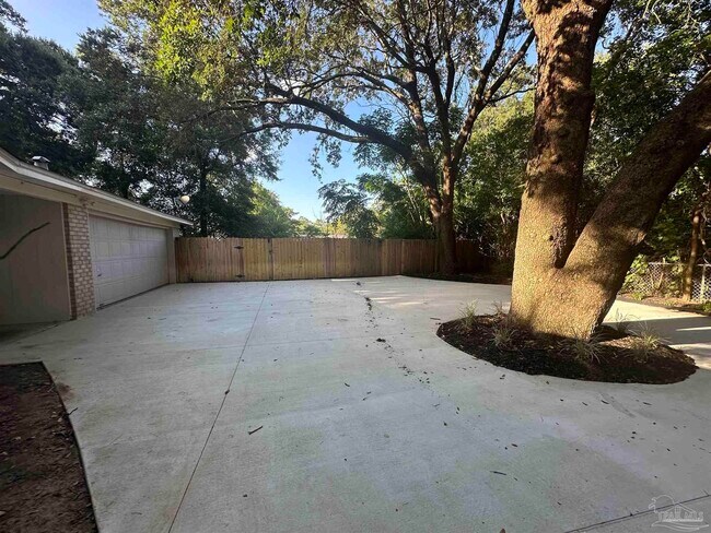 Foto del edificio - 3202 Swan Ln