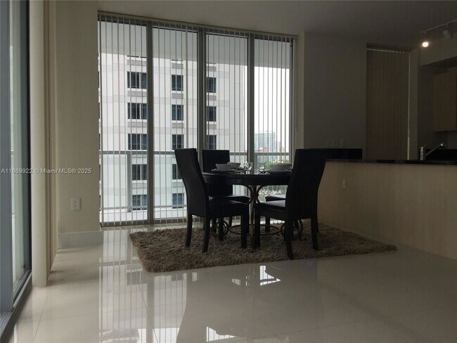 Foto del edificio - 79 SW 12th St