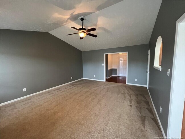 Building Photo - 121 Middle Ct