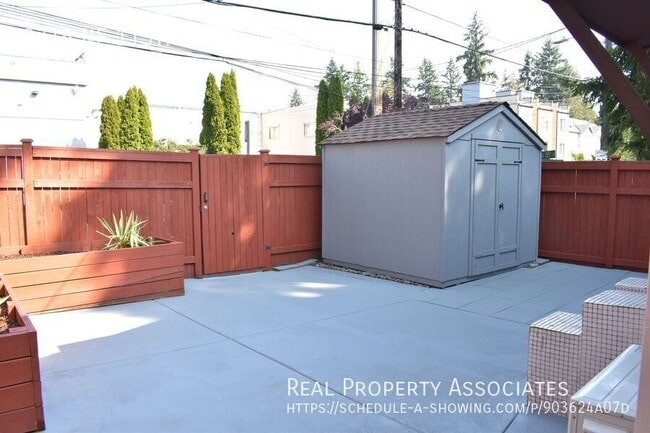 Photo - 2715 NE 115th St House