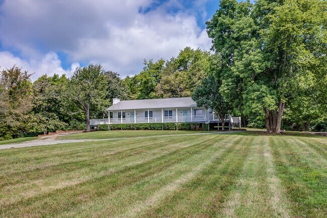 Foto del edificio - Fully Updated 2 bed, 1 Bath Between Frankl...