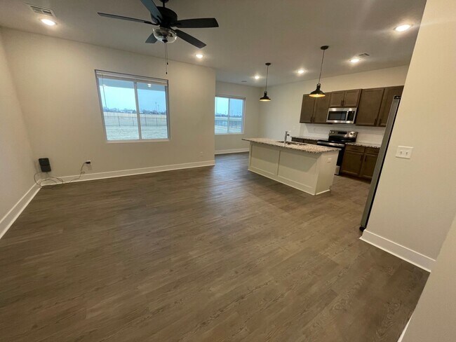 Foto del edificio - Nearly New 3 Bed 2 Bath Home in Goddard Schools – Trails End