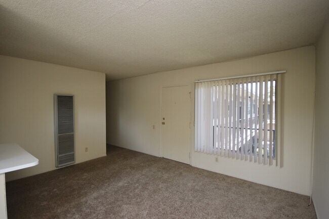 Building Photo - 530 N Wilson Ave