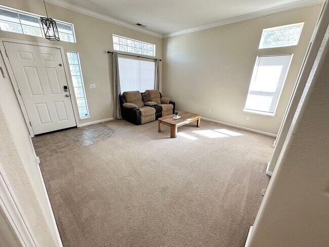 Building Photo - Fully Furnished