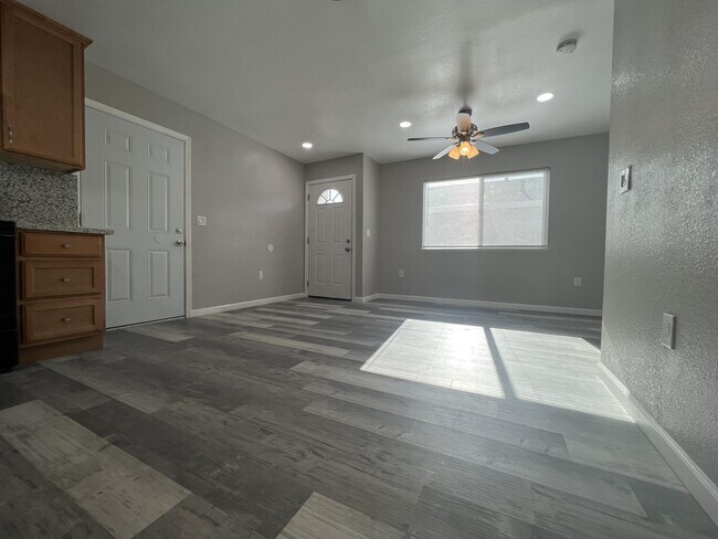 Foto del edificio - 26204 Underwood Ave