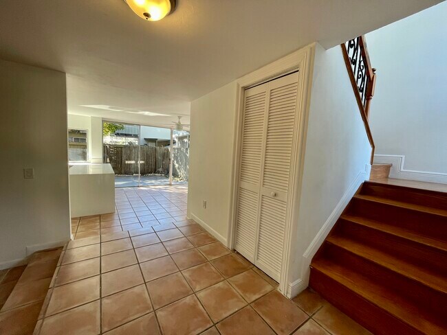 Building Photo - 7110 SW 112th Ct