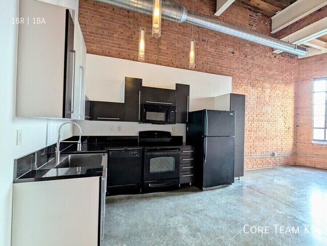 Building Photo - 382 W 22nd St