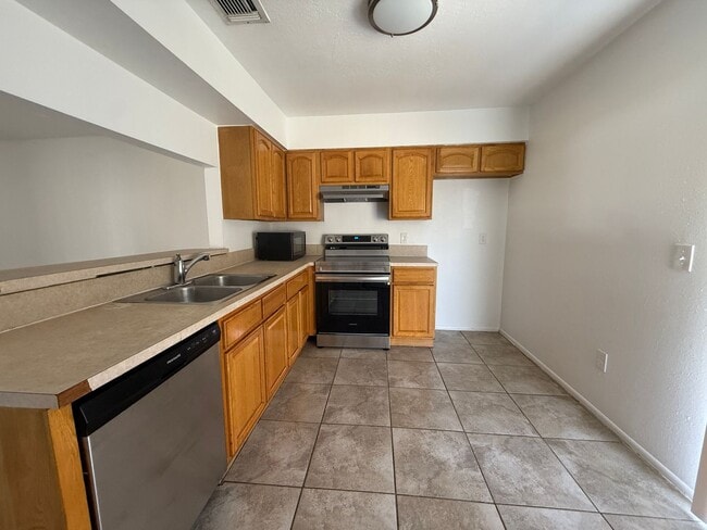 Building Photo - 7424 Golden Glenn Ct