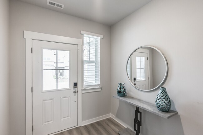 Building Photo - 3112 Lamond Dr
