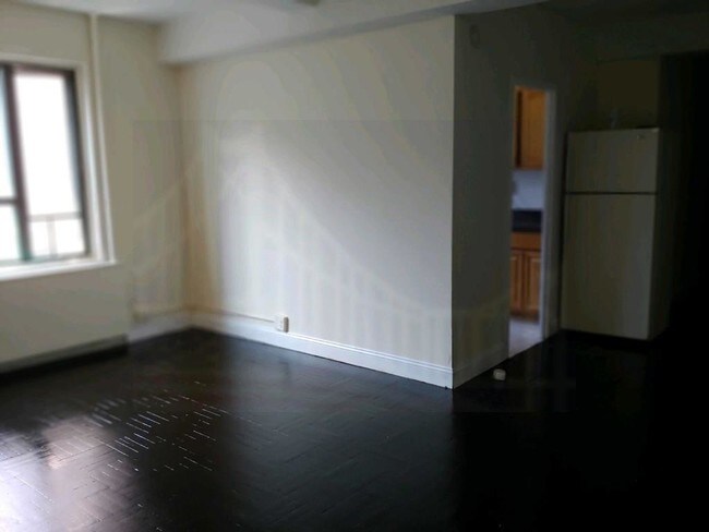 Building Photo - 1604 Metropolitan Ave