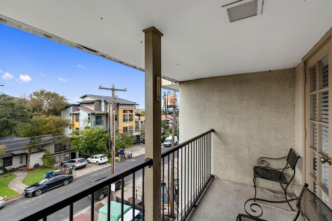 Building Photo - 910 Duncan Ln