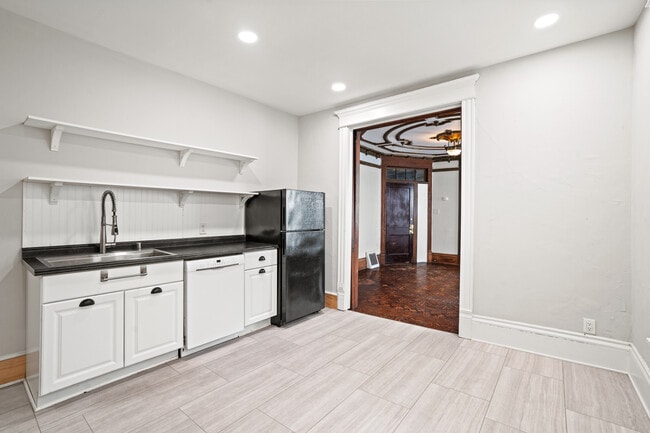 Kitchen 1/2 - 2531 N Murray Ave