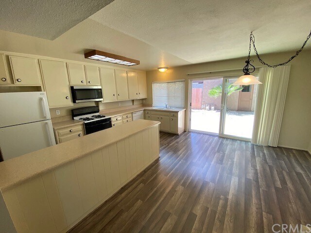 Foto del edificio - 335 Woodland Pl
