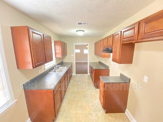 Foto del edificio - 4659 Percy Rd