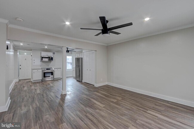 Foto del edificio - 827 N Howard St