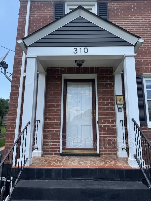 Photo - 310 Yeardley Ave House