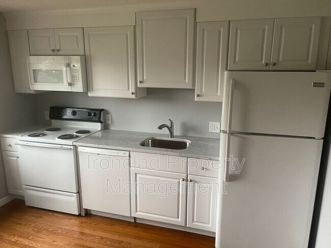 Photo - 818-826 Pine Street Apartment