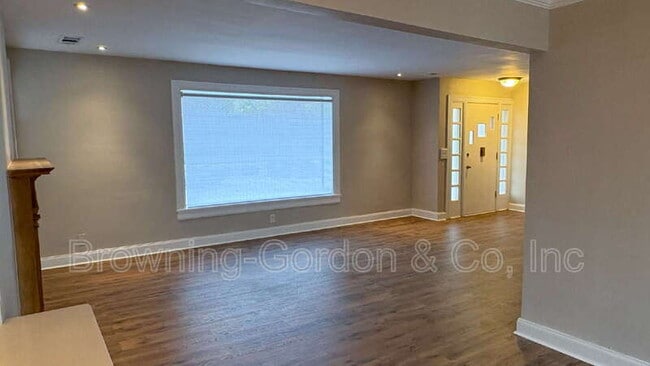 Foto del edificio - 328 E Thompson Ln