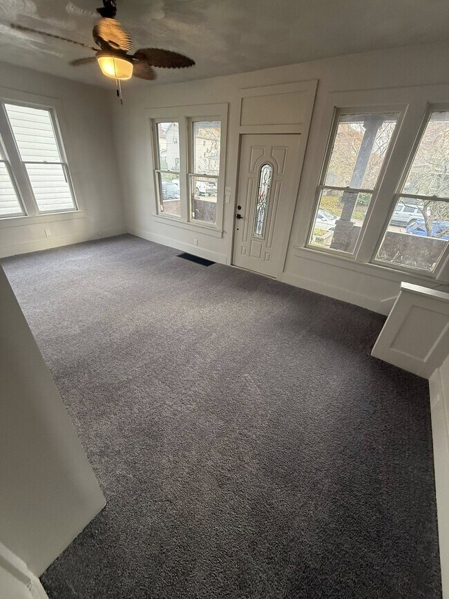 Building Photo - 517 Echo Ave