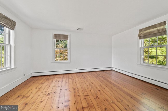 Foto del edificio - 1025 N Chatham Rd