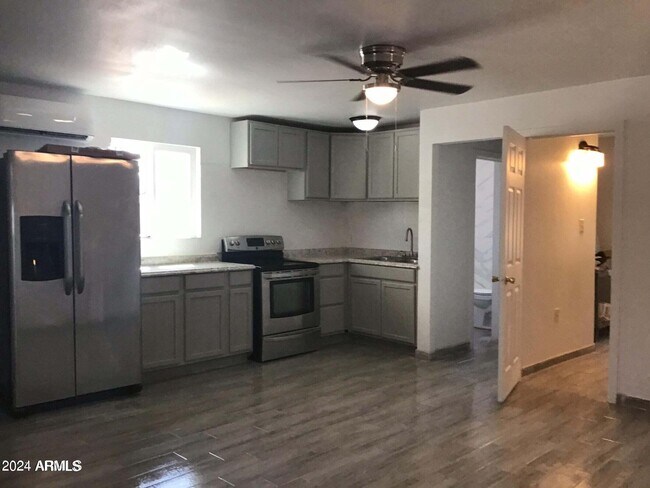 Foto del edificio - 104 W Roosevelt St