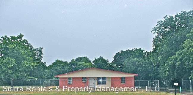 Building Photo - 4320 Sherwood Dr