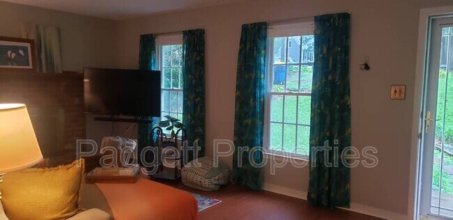 Foto del edificio - 7100 Deer Run Ln