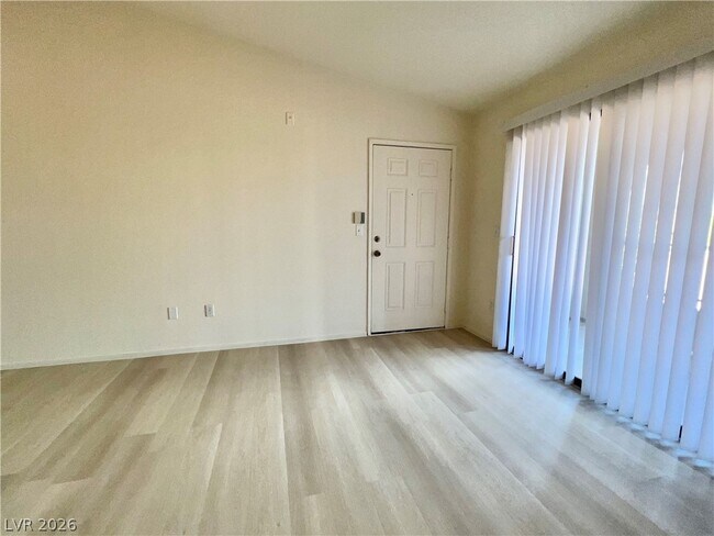 Foto del edificio - 950 Seven Hills Dr