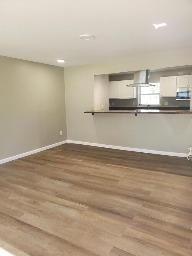 Foto del edificio - 3353 Tanglewood Dr