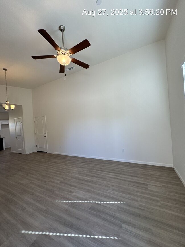 Building Photo - 4214