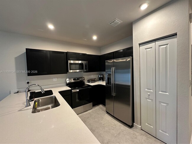 Foto del edificio - 389 10th Ct