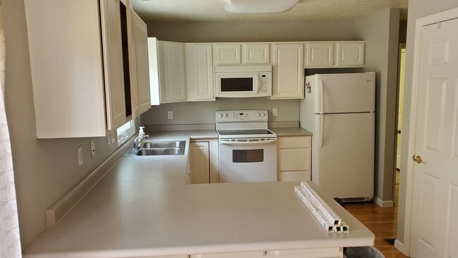 kitchen (w/ hardwood floor) - 234 Donna Ave