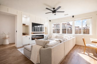 Building Photo - 1894 Pyramid Creek Dr