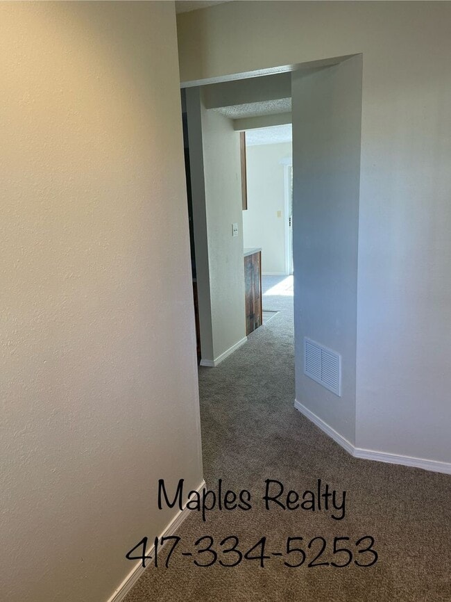 Building Photo - 5 Memory Ln