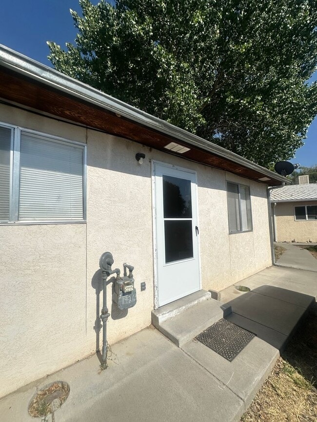 Building Photo - 1406 Saiz Ln