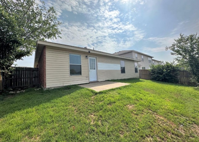 Building Photo - 8445 New Castleton Ln