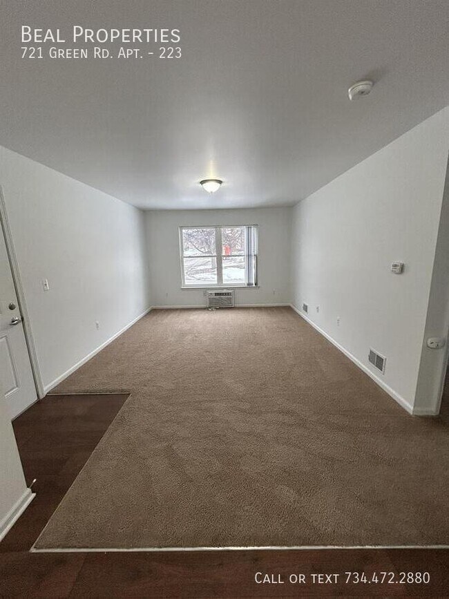 Foto del edificio - 721 Green Rd