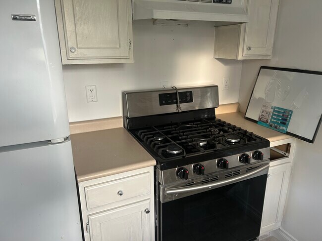 Building Photo - 725 Marauder Dr