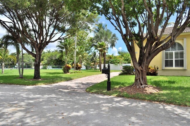 Foto del edificio - 4 br, 3 bath House - 16021 SW 90th Ct