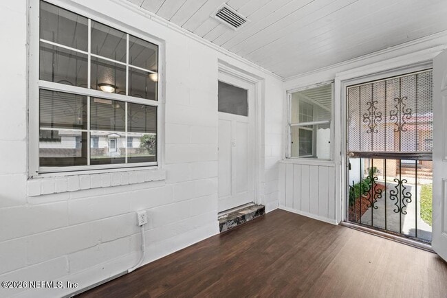 Foto del edificio - 1424 W 9th St