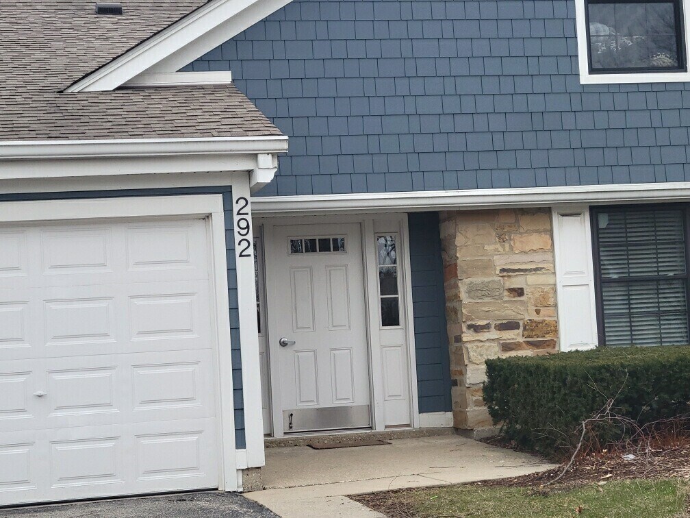 Primary Photo - 292 Middlebury Ct