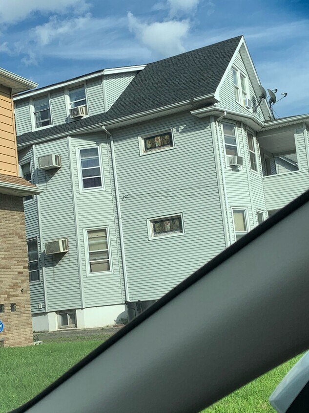 Foto principal - 28 Rossiter Ave