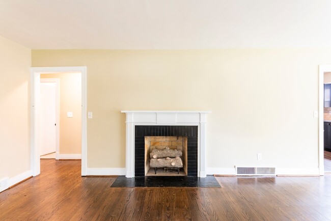 Foto del edificio - 3BR/2BA Ranch Near The Desirable Highlands!