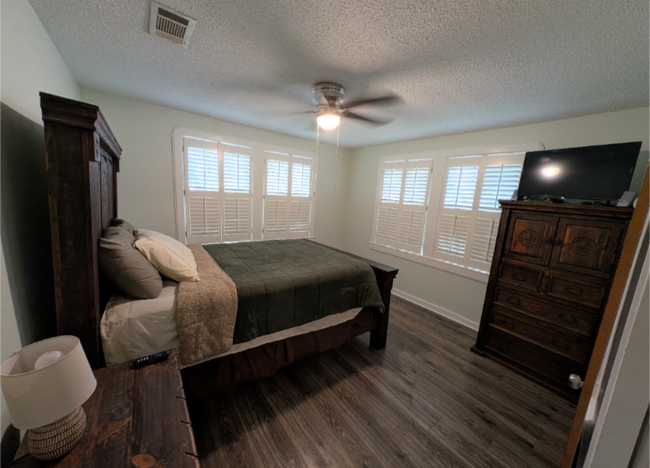 Building Photo - 632 Ave. B