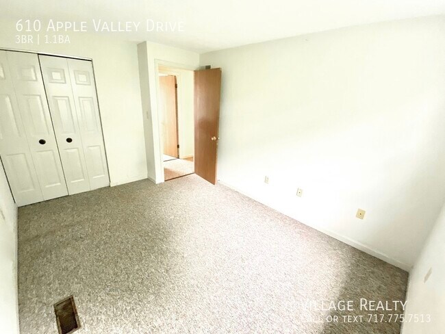 Building Photo - Roomy 3-bed townhome with garage in Dallas...